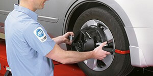 WHAT’S THE DIFFERENCE BETWEEN WHEEL ALIGNMENT, BALANCING AND TRACKING?